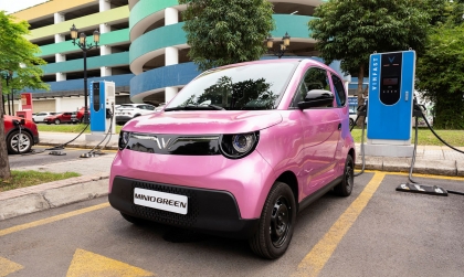 Tài xế dịch vụ nâng cấp từ xe máy lên ô tô: VinFast Minio Green là “vé lên đời” đáng giá